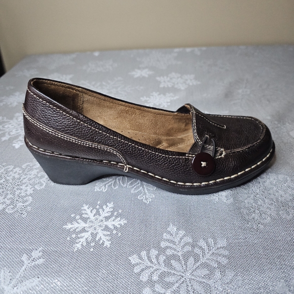 Naturalizer Dark Brown Loafers Wedges Button Elastic Comfortable Leather Sz 7M - Picture 3 of 16